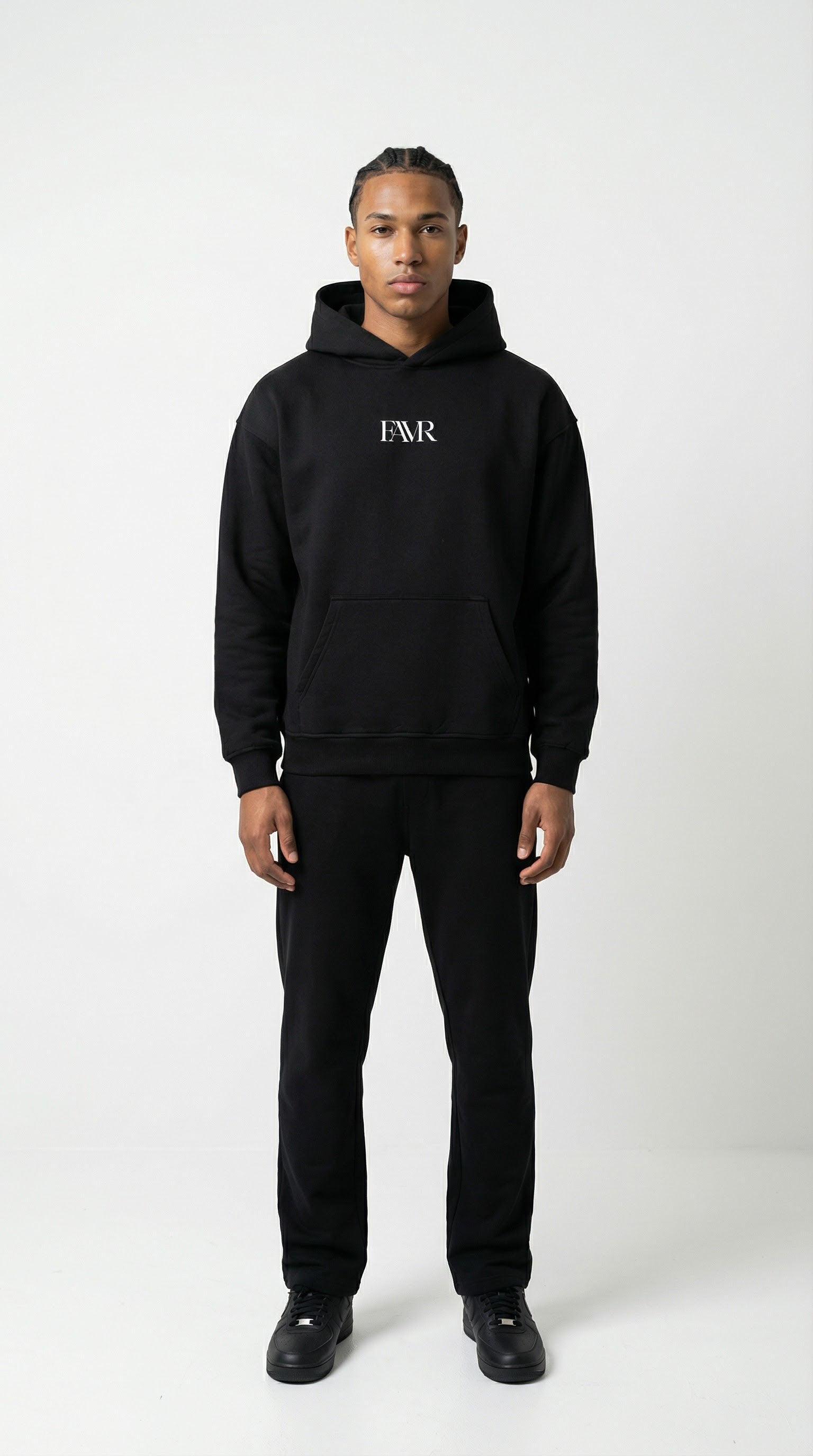 Heavyweight Oversized Hoodie von FAVR als Streetwear Outfit