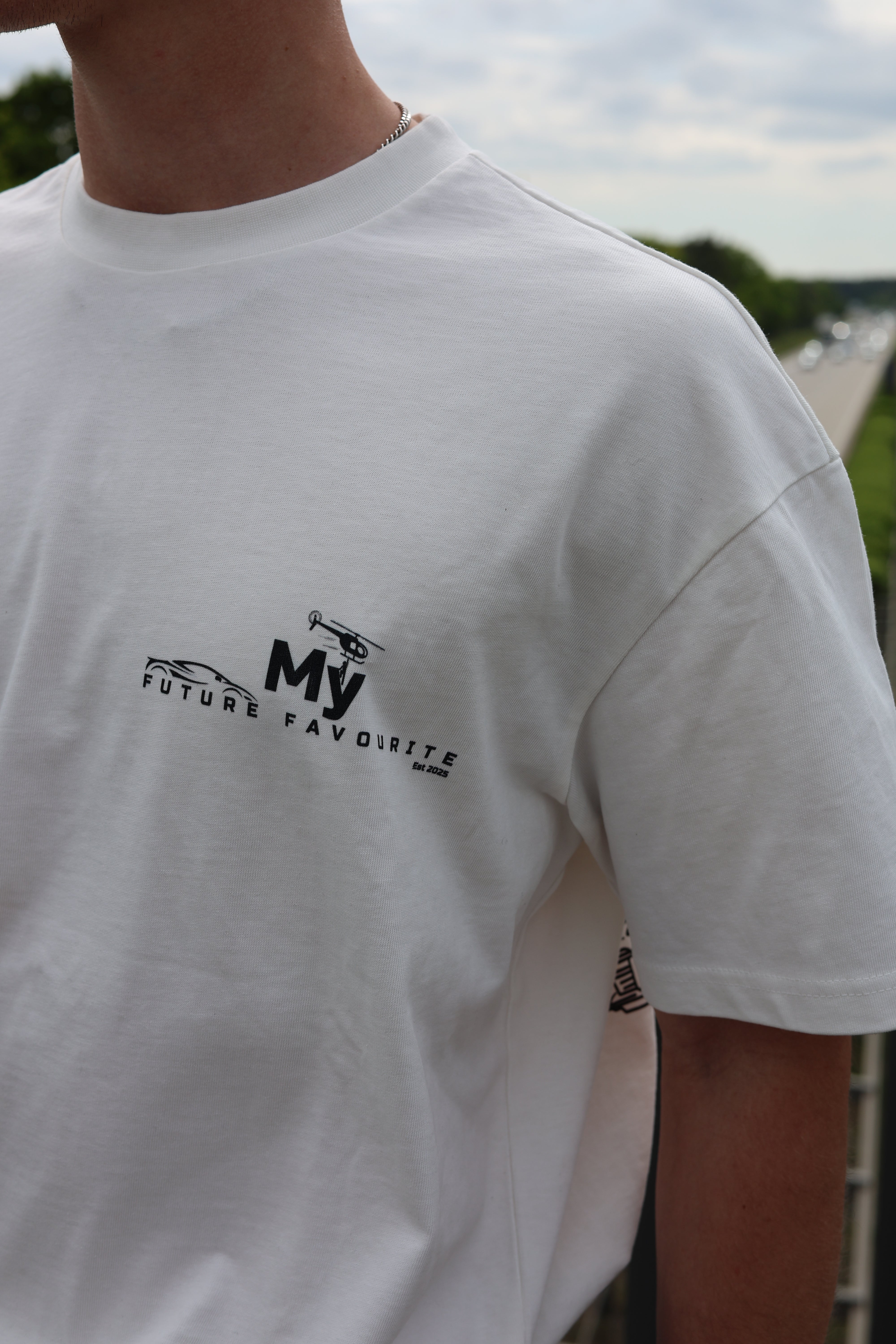 VICTORY Oversized T-Shirt 911