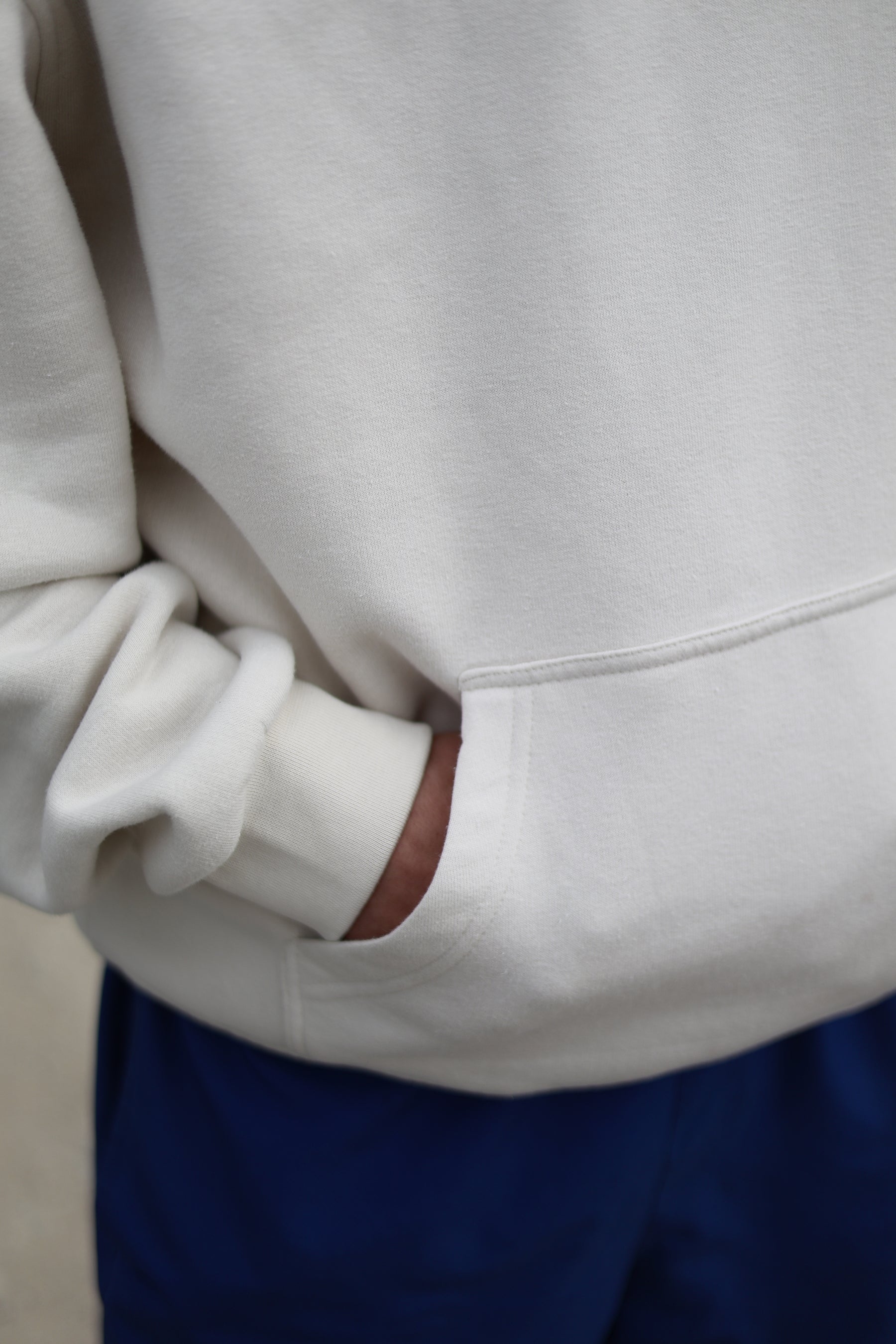 Minimalistischer Oversized Hoodie mit FAVR Logo
